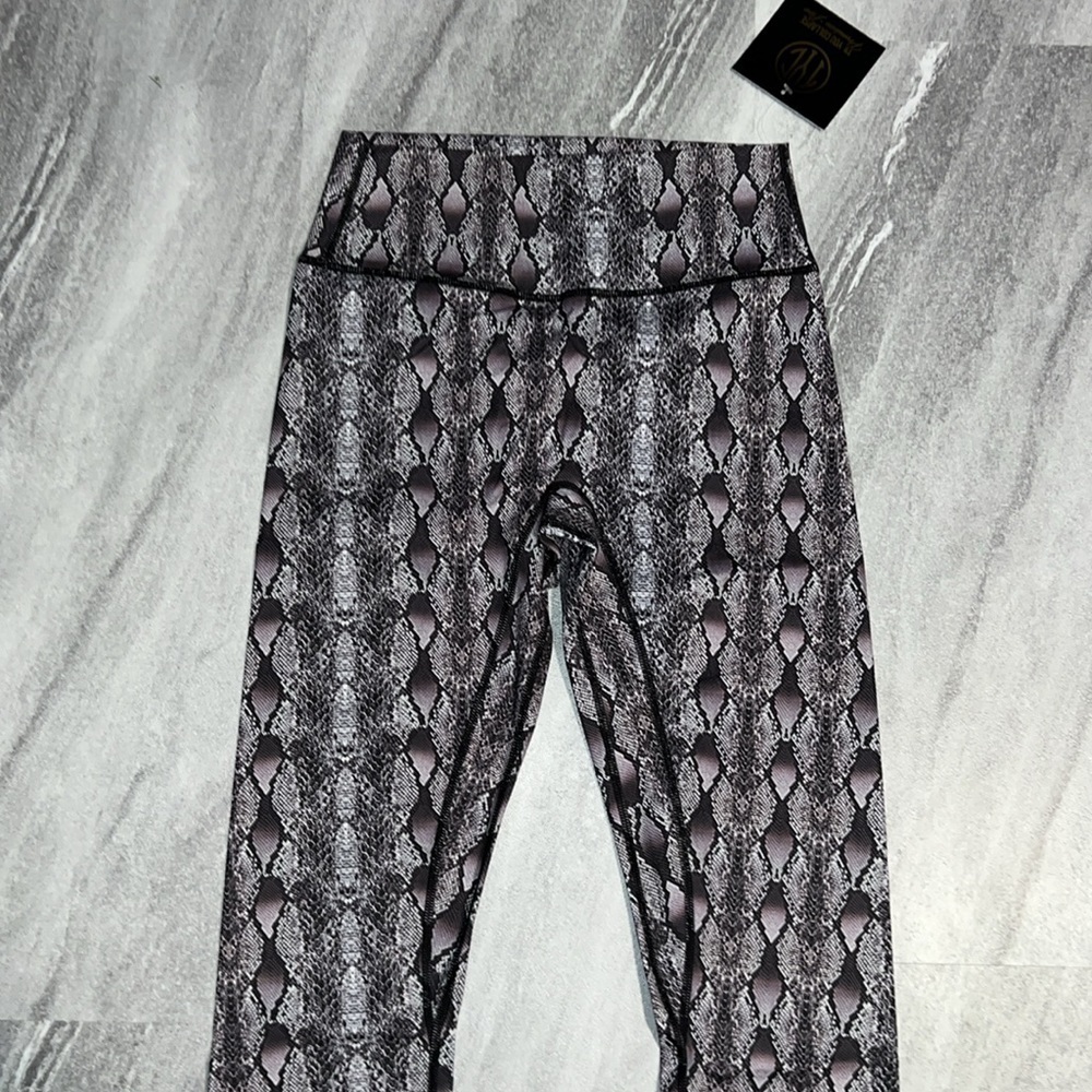 Til You Collapse Effortless Scrunch Leggings Purple Python Medium snake - Picture 2 of 14